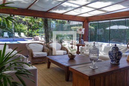 Casa à venda com 650m², 3 quartos e 3 vagas Casa à venda com 650m², 3 quartos e 3 vagasEspaço Gourmet