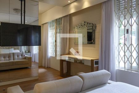 Casa à venda com 650m², 3 quartos e 3 vagas Casa à venda com 650m², 3 quartos e 3 vagasSuíte 3