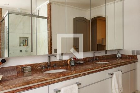 Casa à venda com 650m², 3 quartos e 3 vagas Casa à venda com 650m², 3 quartos e 3 vagasBanheiro da Suíte 1