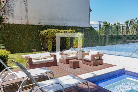 Casa à venda com 650m², 3 quartos e 3 vagas Casa à venda com 650m², 3 quartos e 3 vagasPiscina