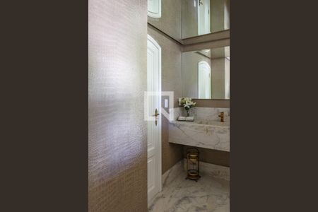 Casa à venda com 650m², 3 quartos e 3 vagas Casa à venda com 650m², 3 quartos e 3 vagasLavabo