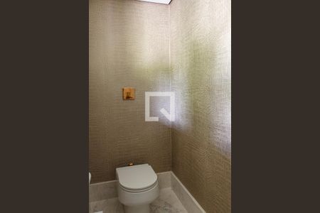 Casa à venda com 650m², 3 quartos e 3 vagas Casa à venda com 650m², 3 quartos e 3 vagasLavabo