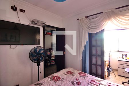 Casa à venda com 256m², 4 quartos e 3 vagasSuíte 1