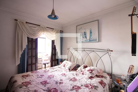 Casa à venda com 256m², 4 quartos e 3 vagasSuíte 1