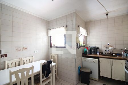 Casa à venda com 256m², 4 quartos e 3 vagasCozinha 