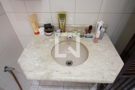 Casa à venda com 256m², 4 quartos e 3 vagasSuíte 2 Banheiro 