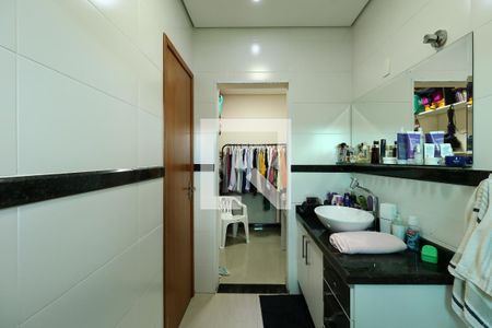 Casa à venda com 350m², 3 quartos e 8 vagasBanheiro da Suíte