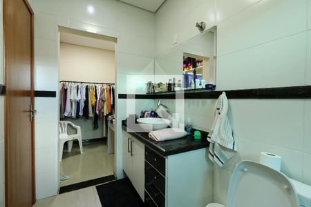 Casa à venda com 350m², 3 quartos e 8 vagasBanheiro da Suíte