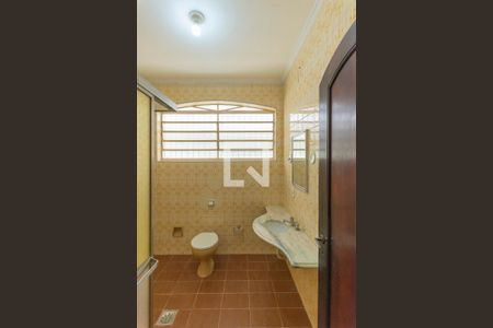 Casa à venda com 236m², 3 quartos e 4 vagas Casa à venda com 236m², 3 quartos e 4 vagasBanheiro 2