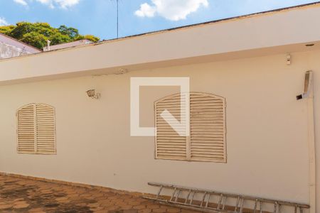 Casa à venda com 236m², 3 quartos e 4 vagas Casa à venda com 236m², 3 quartos e 4 vagasQuintal