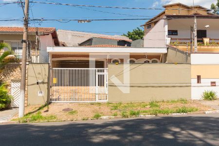 Casa à venda com 236m², 3 quartos e 4 vagas Casa à venda com 236m², 3 quartos e 4 vagasFachada