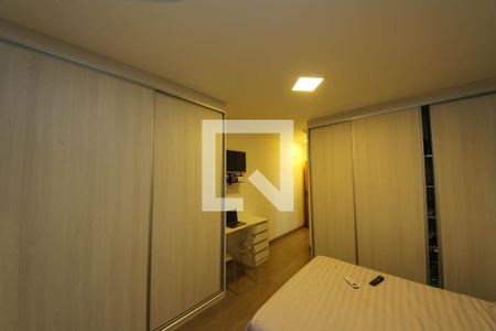 Casa à venda com 220m², 4 quartos e 4 vagasSuíte 4