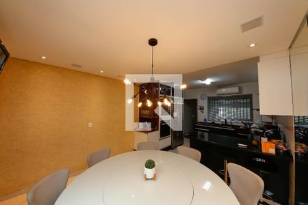 Casa à venda com 220m², 4 quartos e 4 vagasCozinha