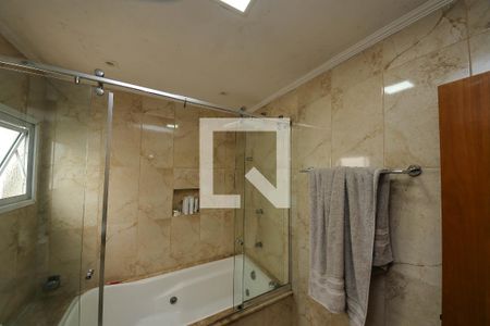 Casa à venda com 220m², 4 quartos e 4 vagasBanheiro  Suíte 4