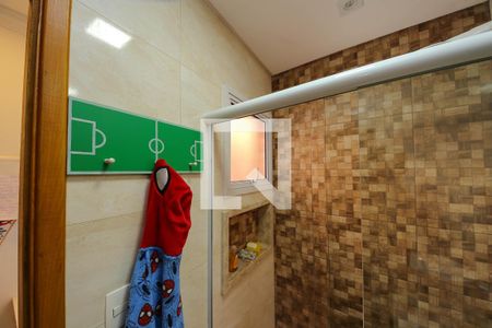 Casa à venda com 220m², 4 quartos e 4 vagasBanheiro Suíte 2