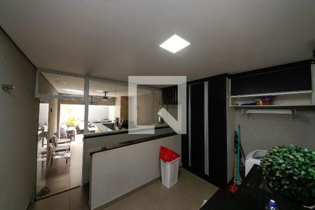 Casa à venda com 220m², 4 quartos e 4 vagasÁrea de Serviço