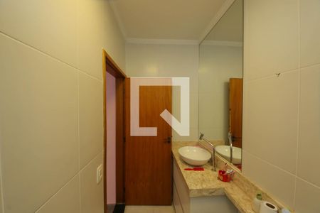 Casa à venda com 220m², 4 quartos e 4 vagasBanheiro Suíte 1