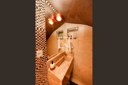 Casa à venda com 220m², 4 quartos e 4 vagasLavabo