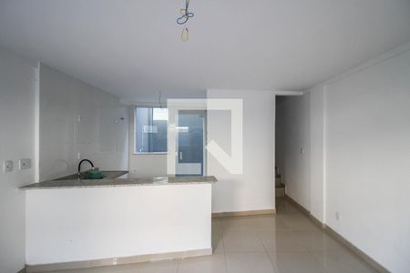 Sala de casa de condomínio para alugar com 2 quartos, 62m² em Cabral, Nilópolis