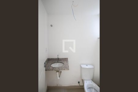 Lavabo de casa de condomínio para alugar com 2 quartos, 62m² em Cabral, Nilópolis