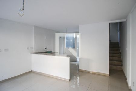 Sala de casa de condomínio para alugar com 2 quartos, 62m² em Cabral, Nilópolis