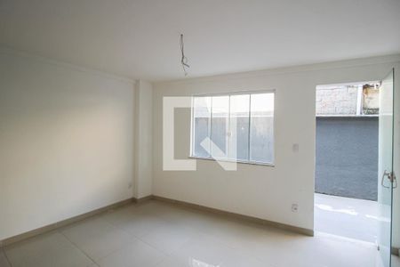 Sala de casa de condomínio para alugar com 2 quartos, 62m² em Cabral, Nilópolis