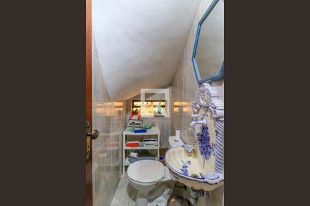 Casa à venda com 240m², 2 quartos e 2 vagas Casa à venda com 240m², 2 quartos e 2 vagasLavabo