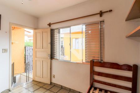 Casa à venda com 240m², 2 quartos e 2 vagas Casa à venda com 240m², 2 quartos e 2 vagasEdícula