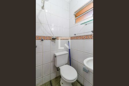 Casa à venda com 240m², 2 quartos e 2 vagas Casa à venda com 240m², 2 quartos e 2 vagasBanheiro da Edícula