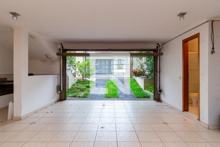 Casa à venda com 268m², 3 quartos e 4 vagas Casa à venda com 268m², 3 quartos e 4 vagasGaragem