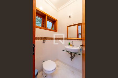 Casa à venda com 268m², 3 quartos e 4 vagas Casa à venda com 268m², 3 quartos e 4 vagasLavabo