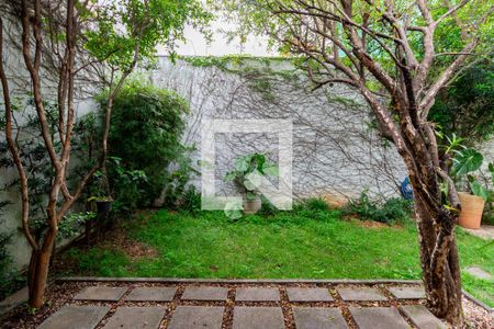 Casa à venda com 268m², 3 quartos e 4 vagas Casa à venda com 268m², 3 quartos e 4 vagasQuintal/Jardim