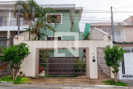 Casa à venda com 268m², 3 quartos e 4 vagas Casa à venda com 268m², 3 quartos e 4 vagasFachada