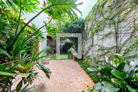 Casa à venda com 268m², 3 quartos e 4 vagas Casa à venda com 268m², 3 quartos e 4 vagasQuintal/Jardim