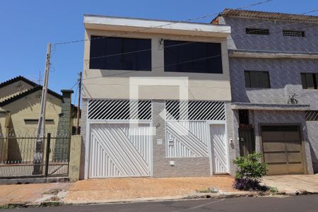 Casa para alugar com 308m², 4 quartos e 3 vagasFachada