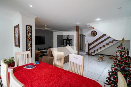 Sala de casa à venda com 4 quartos, 360m² em Piratininga, Niterói