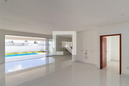 Casa de condomínio à venda com 298m², 4 quartos e 4 vagasSala