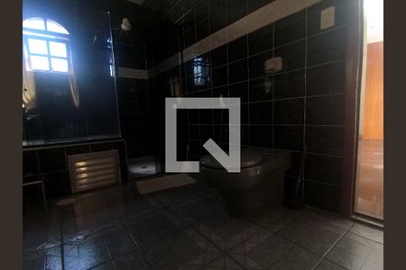 Casa à venda com 200m², 3 quartos e 3 vagasBanheiro da Suíte 01