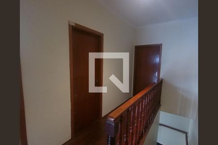 Casa à venda com 200m², 3 quartos e 3 vagasPrimeira porta seria 03 quarto porem o inquilino não permitiu que tirar foto pois é seu escritório