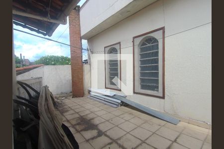 Casa à venda com 200m², 3 quartos e 3 vagasEdícula/ Inquilino não permitiu fotografar