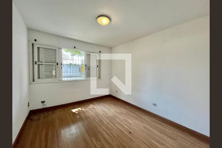 Casa à venda com 280m², 5 quartos e 2 vagasQuarto 2