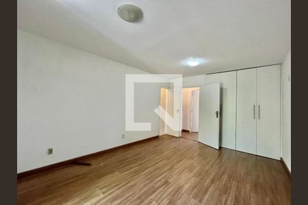 Casa à venda com 280m², 5 quartos e 2 vagasSuite