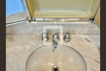 Casa à venda com 280m², 5 quartos e 2 vagasBanheiro 