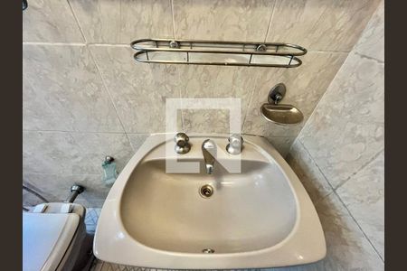 Casa à venda com 280m², 5 quartos e 2 vagasBanheiro da Suíte