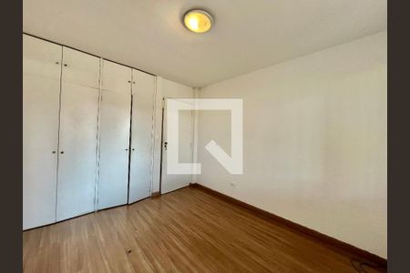 Casa à venda com 280m², 5 quartos e 2 vagasQuarto 2