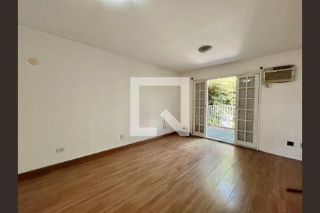 Casa à venda com 280m², 5 quartos e 2 vagasSuite