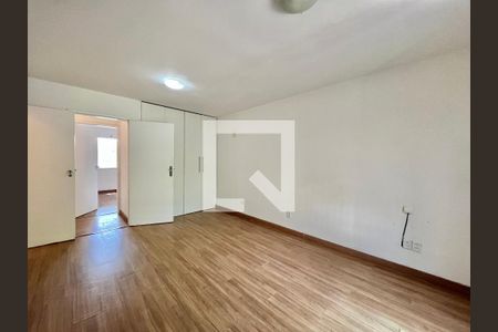 Casa à venda com 280m², 5 quartos e 2 vagasSuite