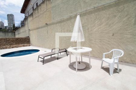 Apartamento para alugar com 65m², 3 quartos e 1 vagaÁrea comum - Piscina