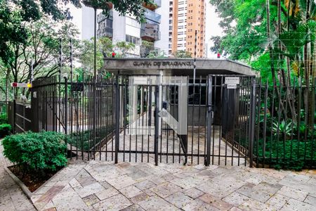 Apartamento para alugar com 200m², 3 quartos e 3 vagasFachada e portaria