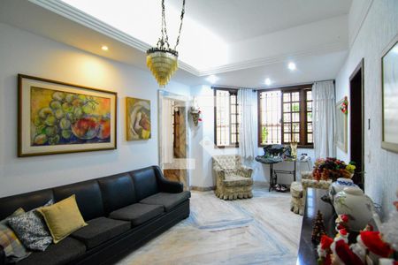 Sala 2 de casa à venda com 5 quartos, 240m² em Grajaú, Belo Horizonte